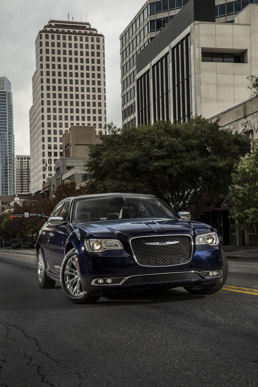  Chrysler 300C 2015 года  (фото 10 из 14)